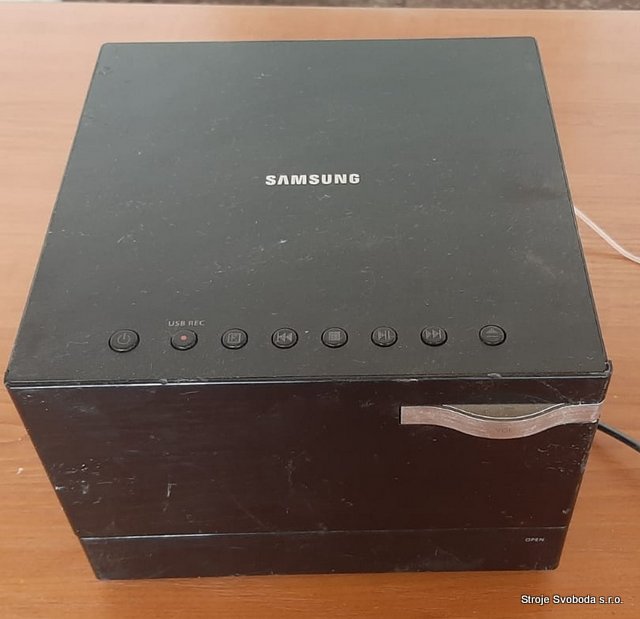 CD přehrávač MM-D320 (CD Samsung 20 x 20 x 14 cm (1).jpg)